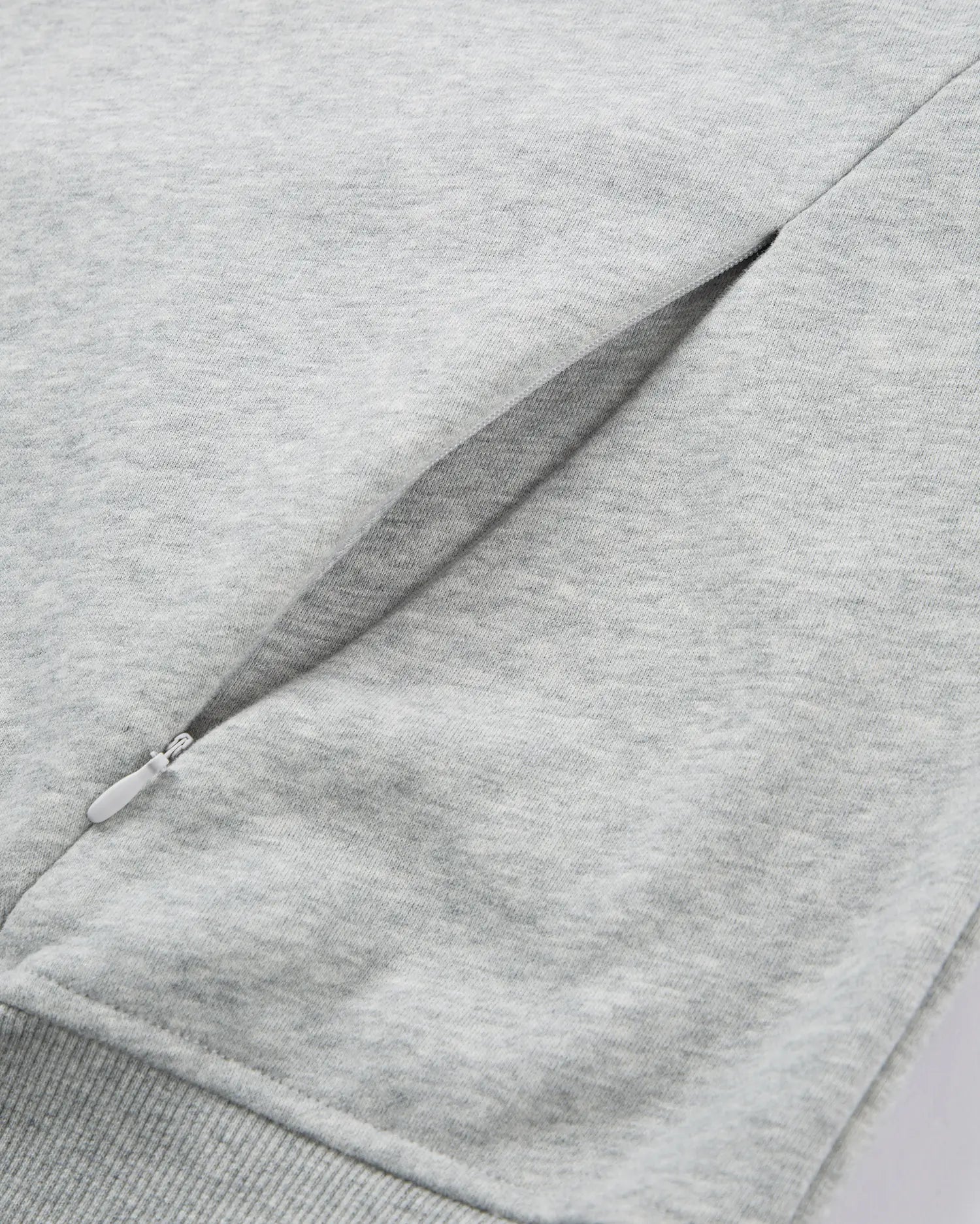 Sweatshirt mit halbem Reißverschluss und Taschen 